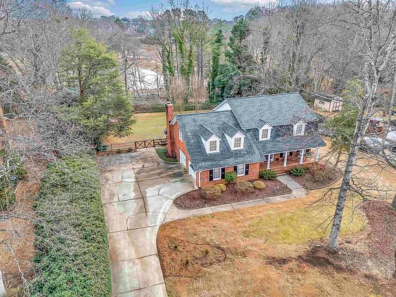 2nd image of 507 Thornhill Dr