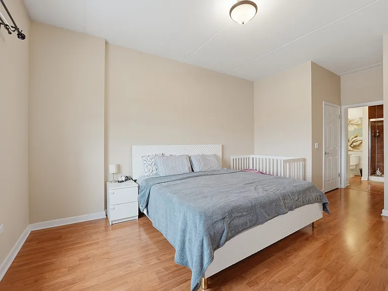 5588 N Lincoln Ave #402 — Photo 12