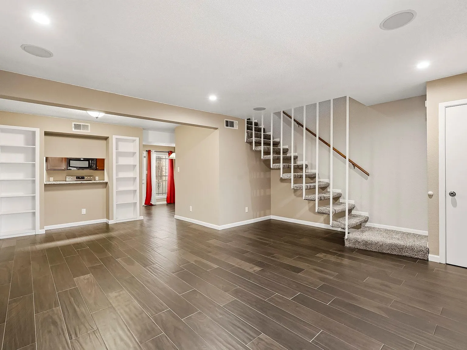 2 bed, 1.5 bath, 1152 sqft, $1,600 — Photo 4