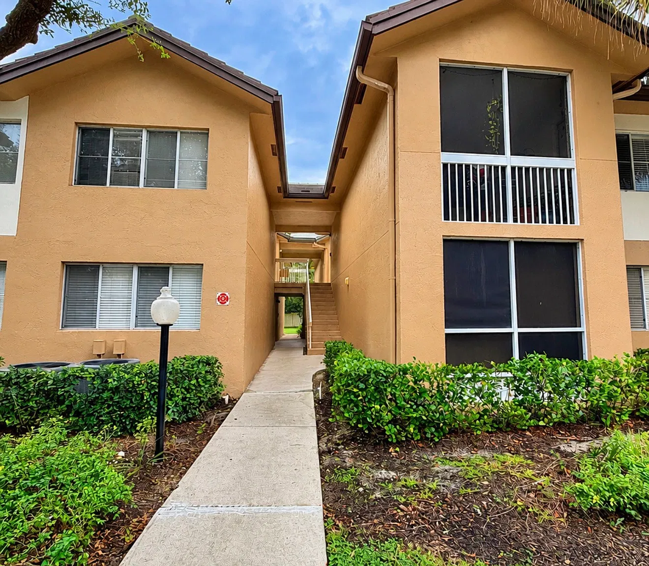 3 bed, 1100 sqft, $2,650 — Photo 3