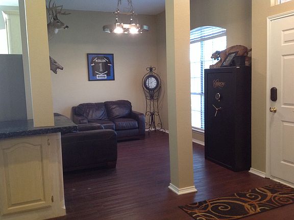 Entry &formal dining/office