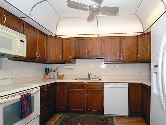 3rd image of 3090 Lexington Ave N APT A1