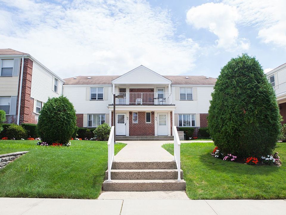 1st image of 6825 Cloverdale Ln #127