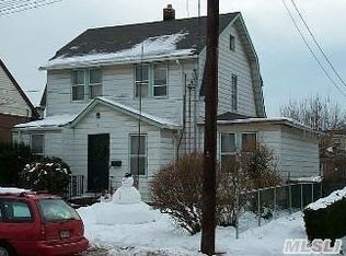 41 Smith St, Merrick, NY 11566