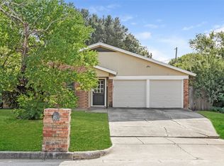 1029 Fox River Ln, Fort Worth, TX 76120