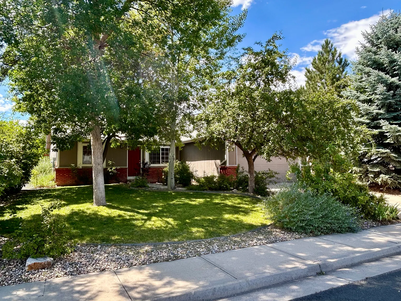 3 bed, 1472 sqft, $2,350 — Photo 2