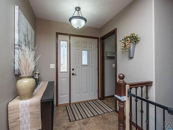 2nd image of 404 S Red Willow Ave