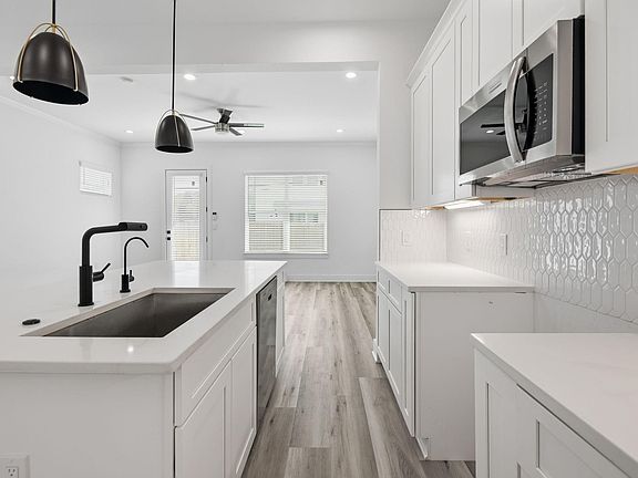 5th image of 6723 Burkett St