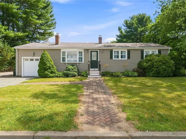 9 Eileen Dr, North Kingstown, RI 02852