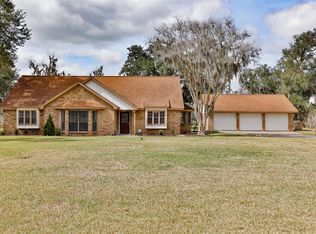 211 Bayou Rd, Lake Jackson, TX 77566