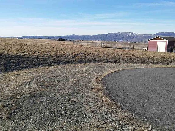 3rd image of 9 Windy Meadow Dr