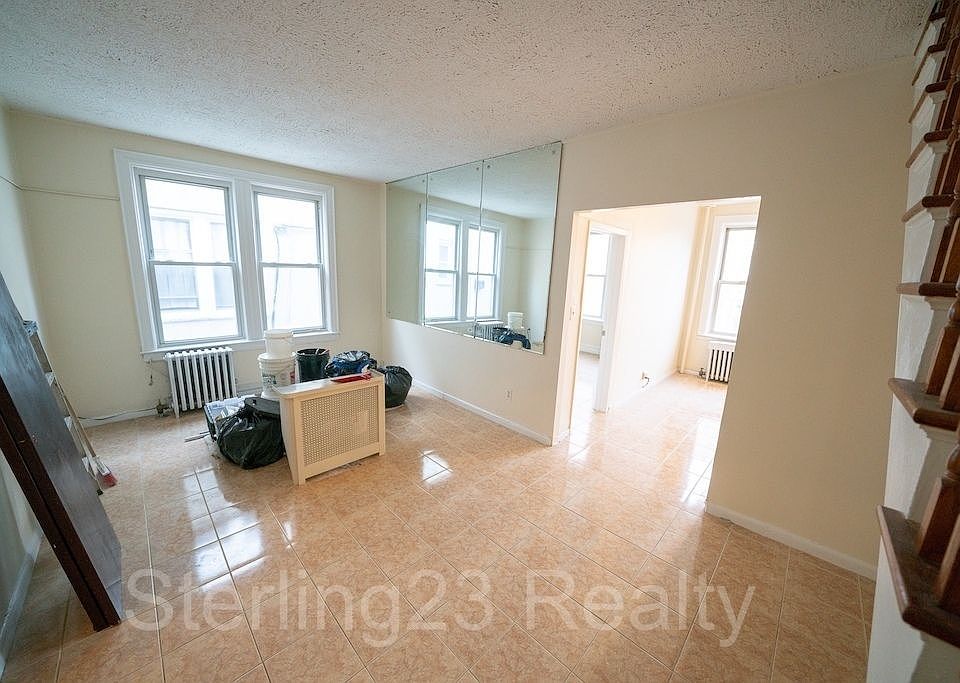 1st image of 2548 44th St APT 2F