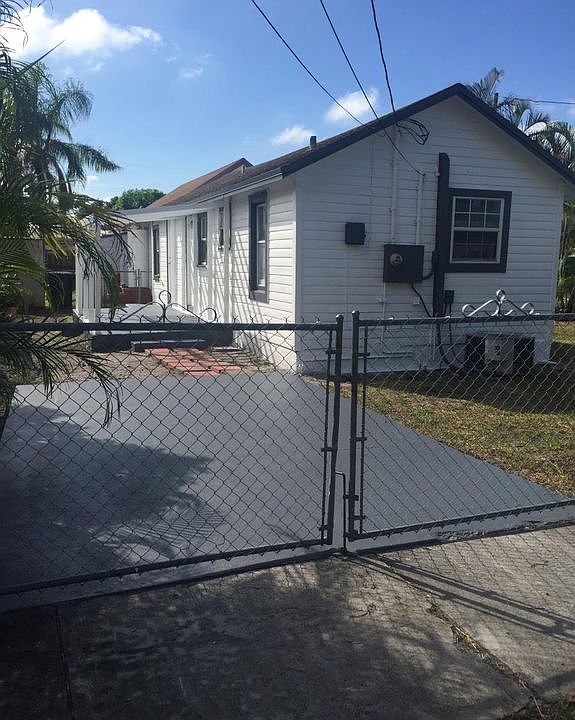 1st image of 360 NE 174th St #1