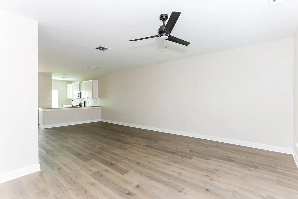 5 bed, 2.5 bath, 2504 sqft, $2,620 — Photo 4