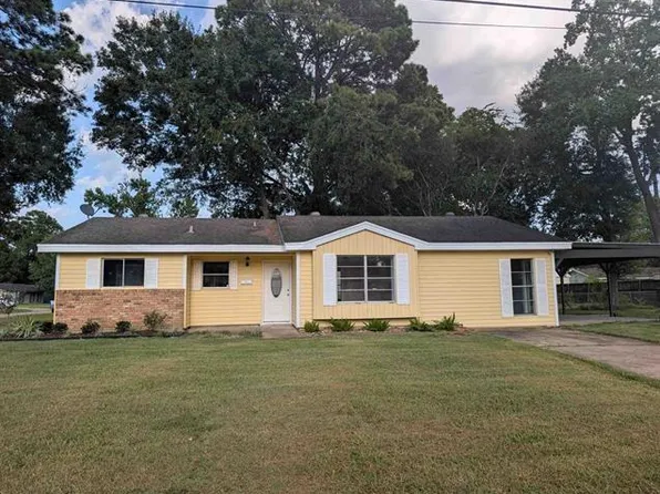 3895 Bristol Dr, Beaumont, TX 77707