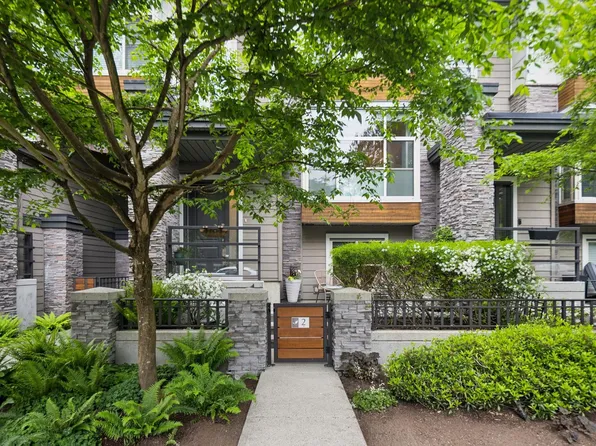 3025 Baird Rd #2, North Vancouver, BC V7K 2G5