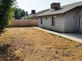898 Rosewood Ln, Lemoore, CA 93245