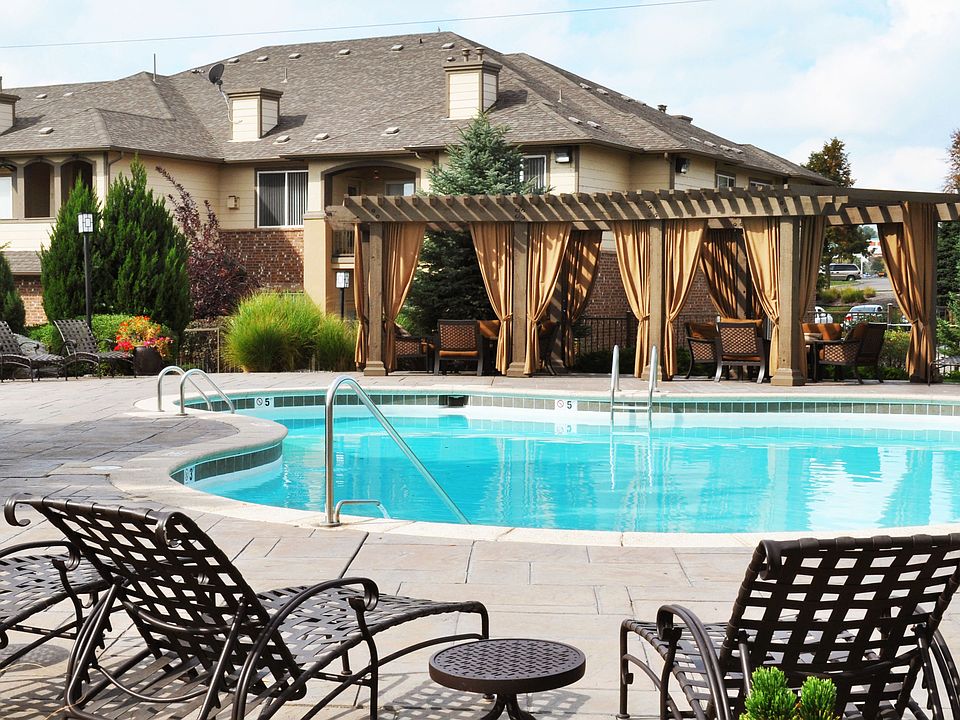 Resort-Style Swimming Pool