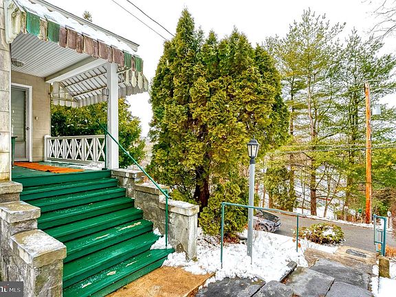 3rd image of 706 Chestnut St