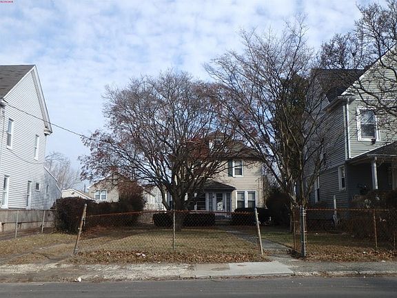 2nd image of 137 Liberty St