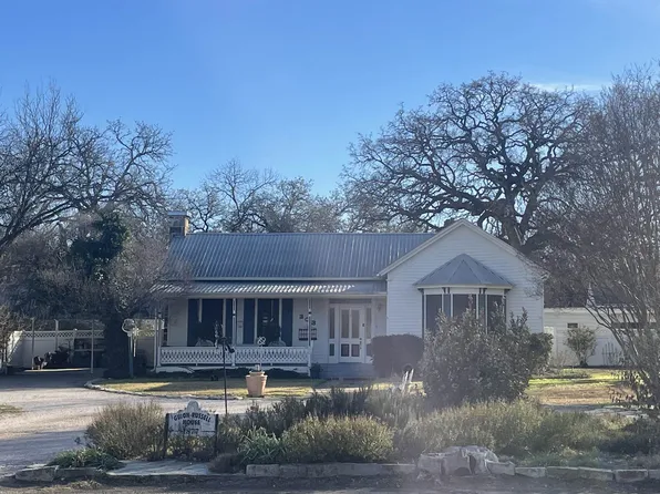 303 W Dry Street, San Saba, TX 76877