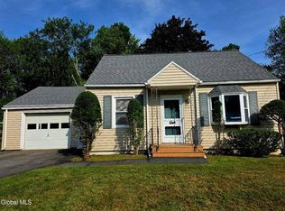 5514 Woodlawn Pl E, Utica, NY 13502