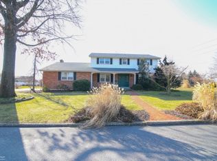 1930 Belleview Dr, Whitehall, PA 18052