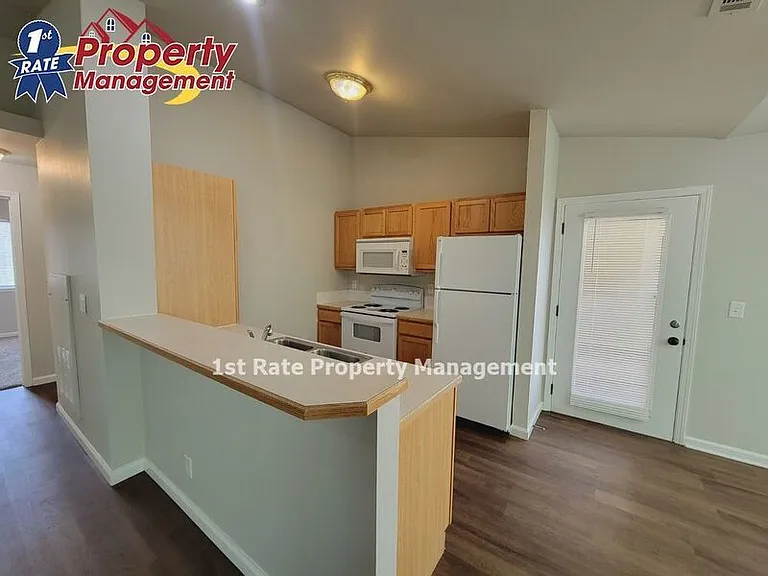 10146 W Garverdale Ln #101 — Photo 5