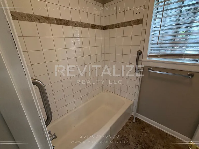 1504 Dauphin St #6 — Photo 10