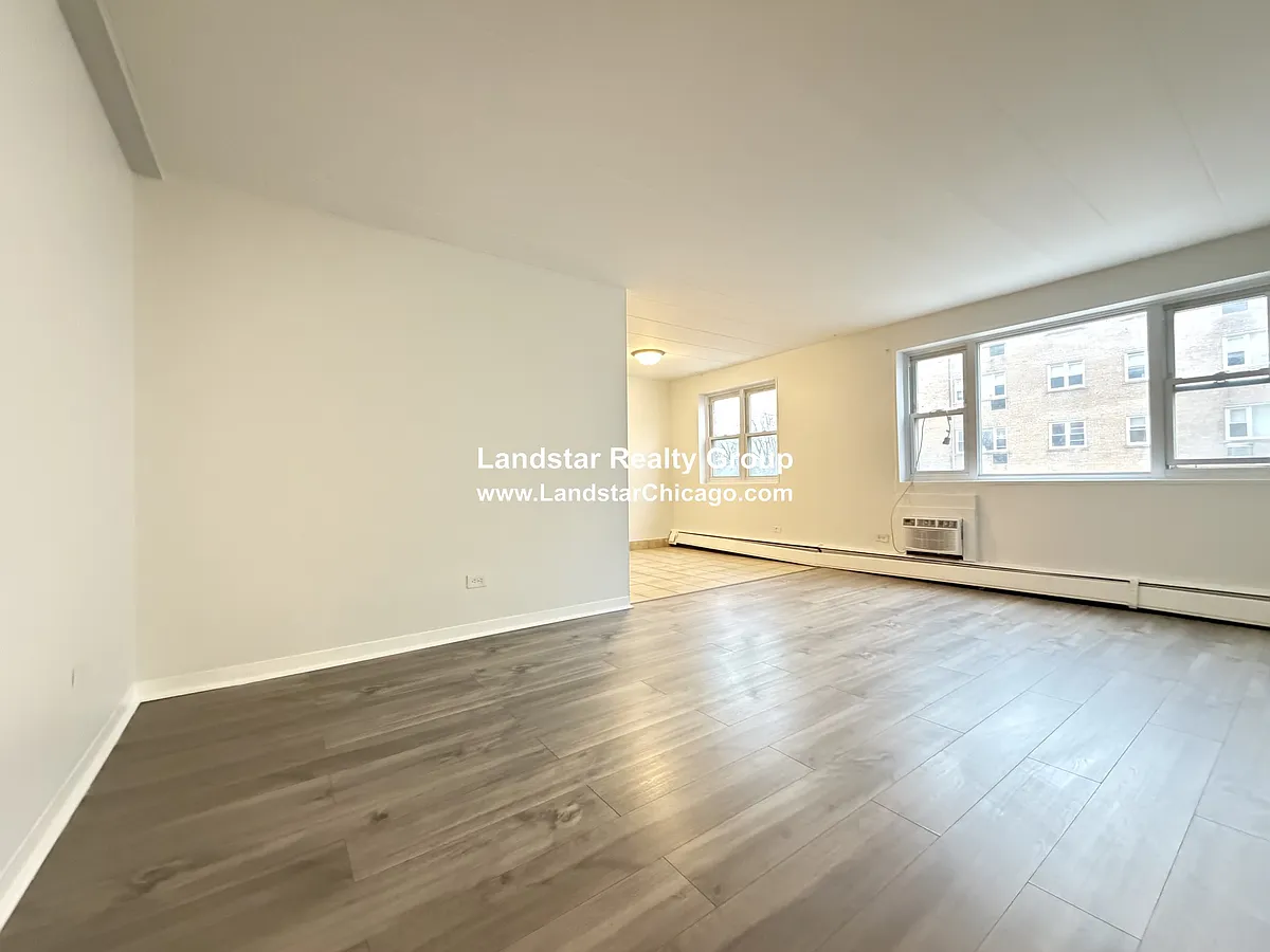 Building Photo - 2025 W Granville Ave #305B