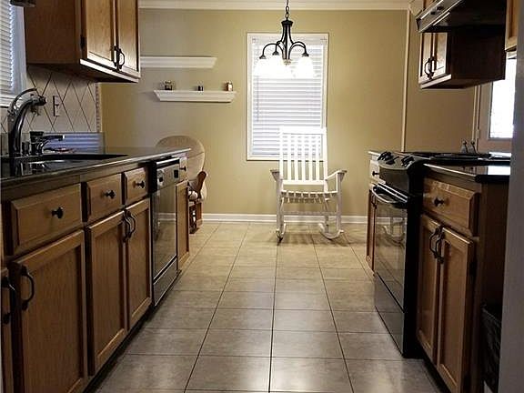 4th image of 409 Harvest St