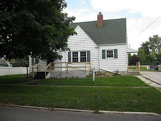 1st image of 304 W 1st St
