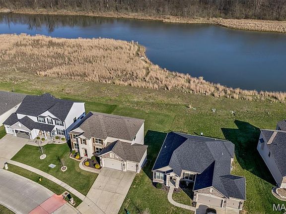 5th image of 408 Mossy Brook Dr