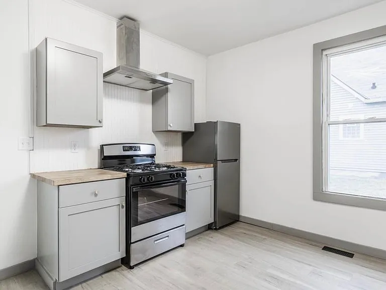 1521 English Ave — Photo 12