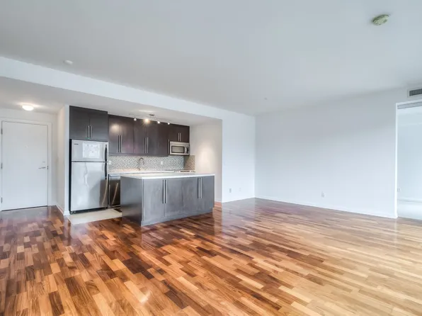 11 Soho St #301, Toronto, ON M5T 3L7