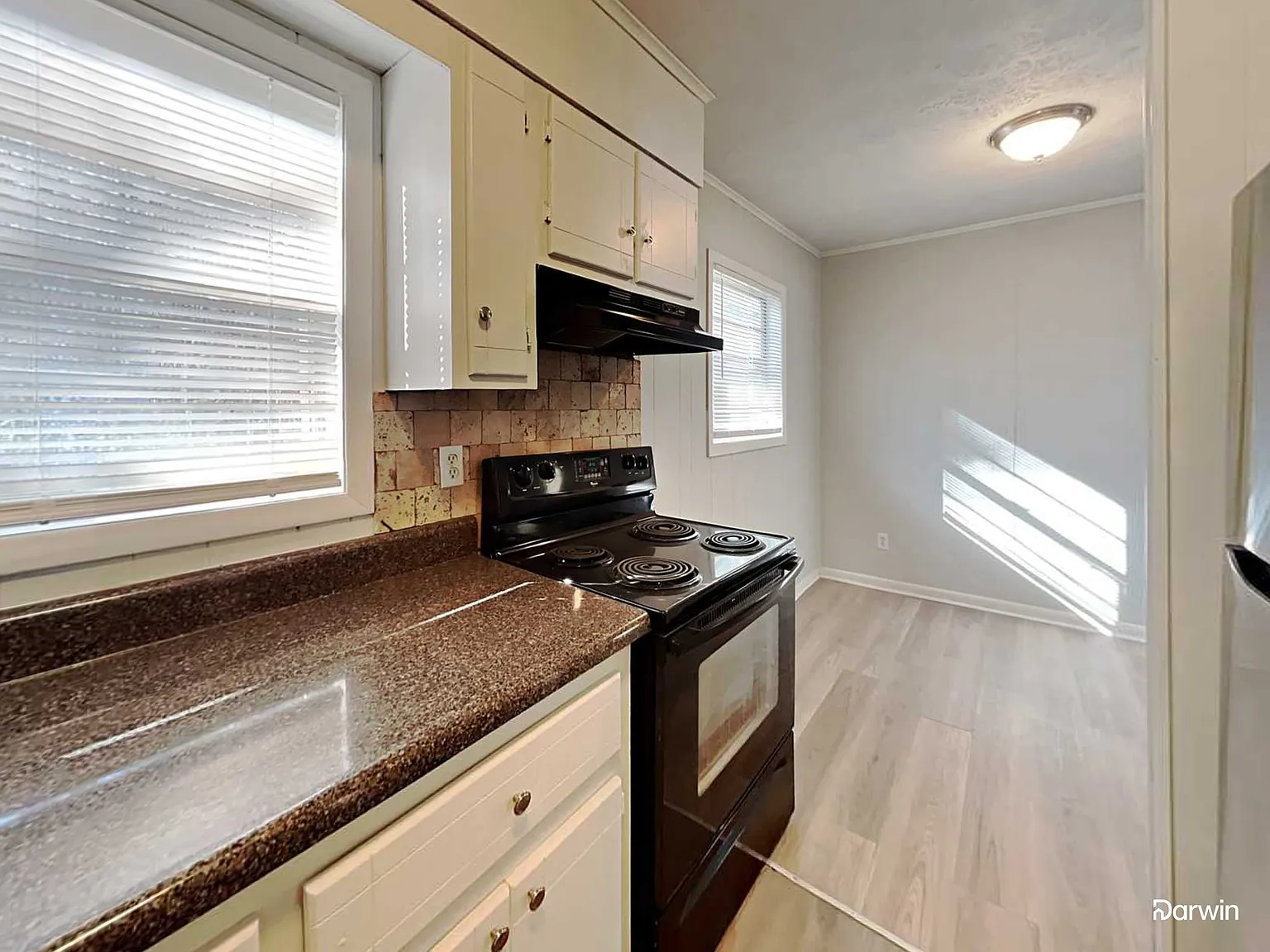 3 bed, 1.0 bath, 1056 sqft, $1,345 — Photo 3