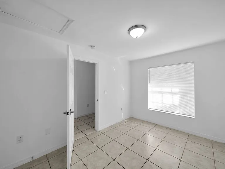 1214 SE 24th Ave — Photo 5