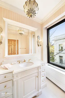 Sold by Sotheby's International Realty | media 20