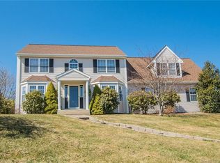 4 Dolores Cir, Pomfret Center, CT 06259