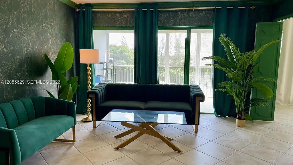 3150 N Palm Aire Dr — Photo 1