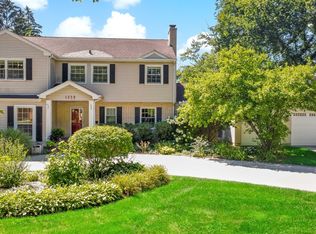 1332 Bunker Ave, Flossmoor, IL 60422