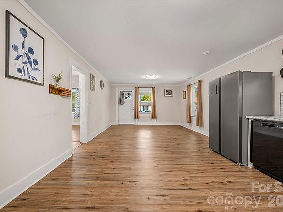 5th image of 512 Spindale St