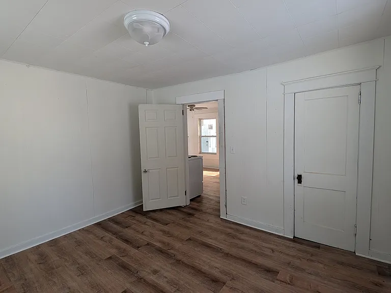 416 Burgess St — Photo 4