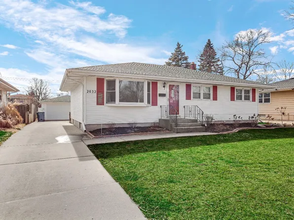 2032 37th Pl, Highland, IN 46322