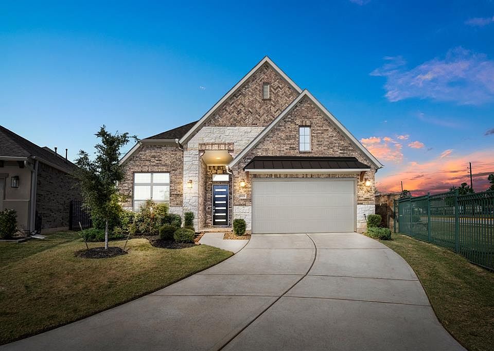 Welcome home to 8806 Leaning Hollow Lane on 7th hole of Gleanloch Pines Golf Course, in the GATED enclave of patio homes in Gleannloch Farms.