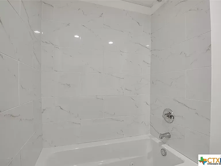 1668 Lakeview Dr — Photo 10
