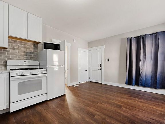 5th image of 425 W 12th St