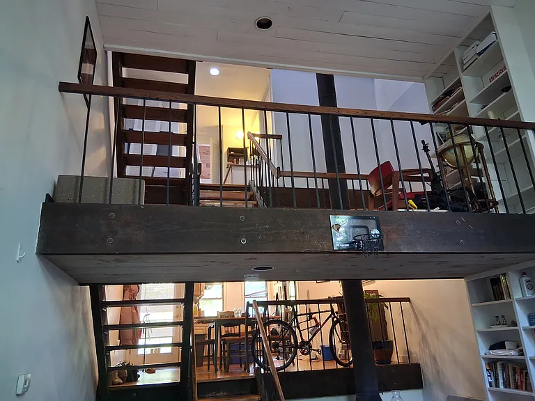 45D Museum St — Photo 14