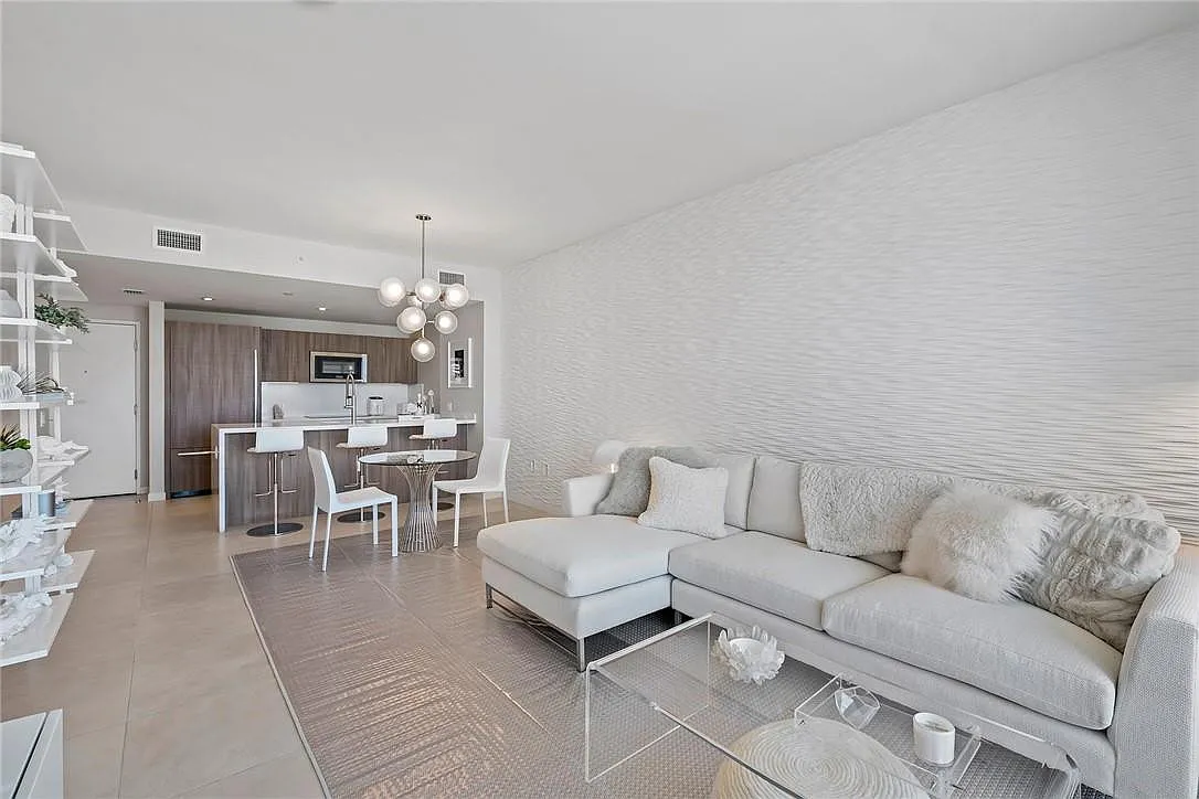 1 bed, 1.0 bath, 844 sqft, $4,500 — Photo 4