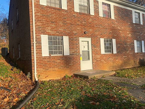 2nd image of 206 Pinecrest Dr APT 1
